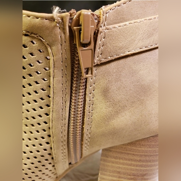 ❤️ COCONUTS BY MATISSE BROWN SUEDE ZIP ANKLE FASHION BOOTS SIZE 7 - 4" Heel ❤️ - Picture 11 of 12